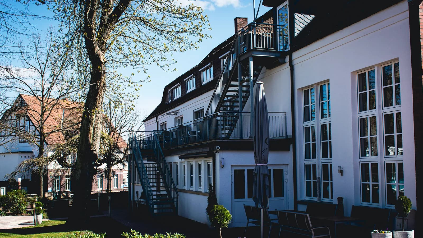 Seitliche Außenansicht des Hotels Stadt Munster